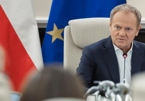 Premier pilnie zwołał ministrów po ostatnich atakach w szkołach