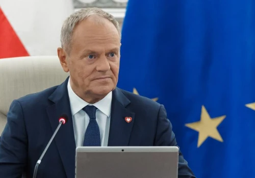 Ministrowie wezwani w trybie pilnym przez premiera w związku z aktami przemocy w szkołach