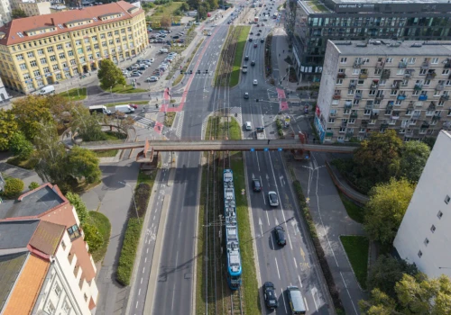 Koniec popularnej kładki dla pieszych nad ulicą Legnicką we Wrocławiu. Wkrótce rozbiórka