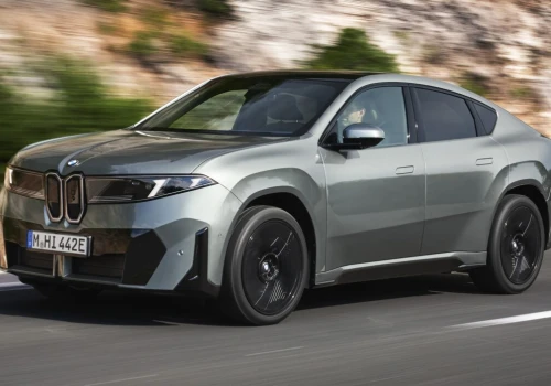 BMW iX4, CENA od 311 500 zł. Neue Klasse, dzięki bardziej opływowej sylwetce zasięg lepszy niż w bliźniaczym BMW iX3