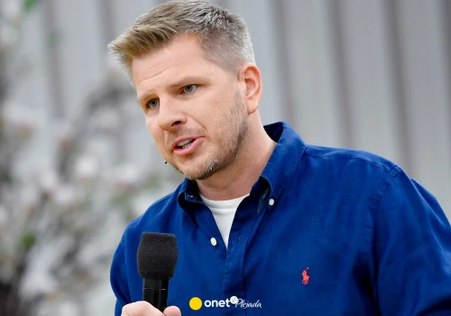 Domagał się zwrotu pieniędzy od Filipa Chajzera. Jest odpowiedź prezentera