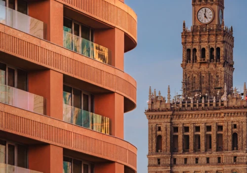 Nowy adres premium w Warszawie oddany do użytku. Panoramiczne widoki na centrum, a wewnątrz dzieła światowych sław