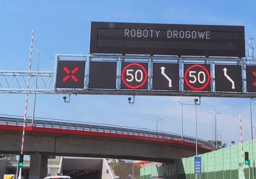 Takie znaki pojawiają się nad drogami. To nie jest prośba ani sugestia