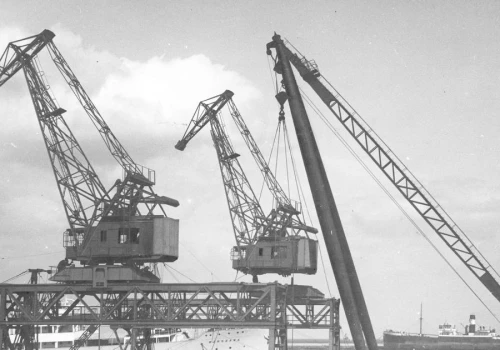 Przekleństwo wielkich inwestycji. Dlaczego ani Port Polska, ani elektrownia jądrowa nie powstaną na czas