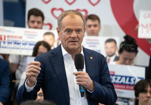 Koniec 800 plus na dotychczasowych zasadach. W zamian 2403 zł dla każdego. Rząd mówi jasno