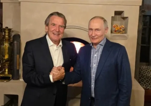 Tak Władimir Putin świętował urodziny. Kominek, samowar i były kanclerz Niemiec