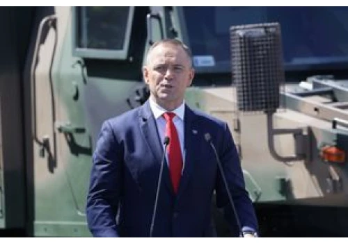 Nowy sondaż. Polacy dobrze oceniają wojsko i prezydenta