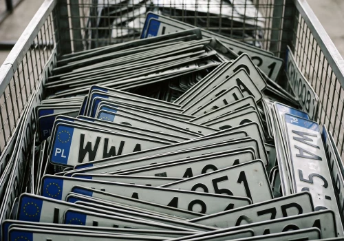 Włosi przecierają oczy. Polskie tablice rejestracyjne biją rekordy. Niemcy daleko w tyle