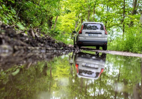 Nowa Dacia Jogger. Aktualny cennik z rabatem 8.500 zł na full hybrid