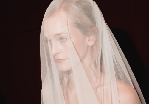 Elie Saab stworzył suknię ślubną dla H&M. Luksusowy projekt trafi do sieciówki