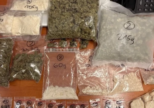 Policjanci znaleźli u mieszkańca Szopienic ponad 2 kg narkotyków