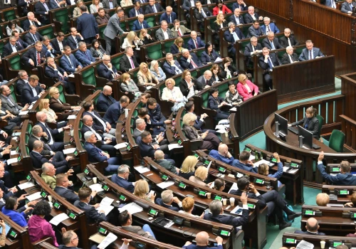 Sejm za ograniczeniem reklamy i sprzedaży alkoholu. Więcej środków na profilaktykę