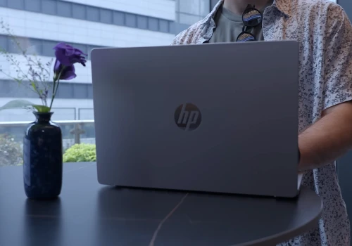 HP OmniBook 5 debiutuje. To aż 42 godziny pracy w ludzkiej cenie