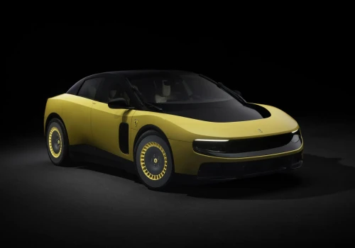 Jeff Bezos przekonał Ferrari do elektryka. Tak powstało kontrowersyjne Luce