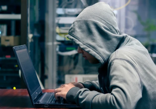 Sztuczna inteligencja ułatwiła życie hakerom. Co mogą zrobić z naszymi danymi?