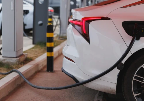 Padł rekord sprzedaży elektryków. Dlaczego w Polsce spada?