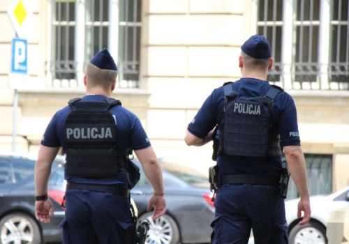 Bezpieczeństwo w krakowskich szkołach. Policja prowadzi wzmożone kontrole, miasto zapowiada szkolenia