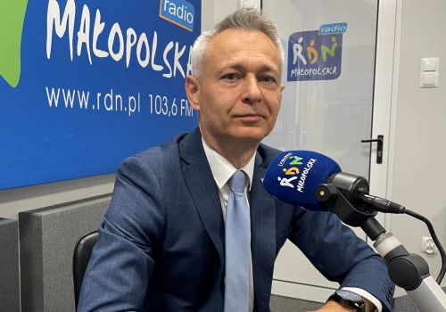 Przy szkołach radiowozy, a na lekcjach rozmowy psychologów z uczniami. Szkoły w pow. tarnowskim z dodatkowymi procedurami bezpieczeństwa