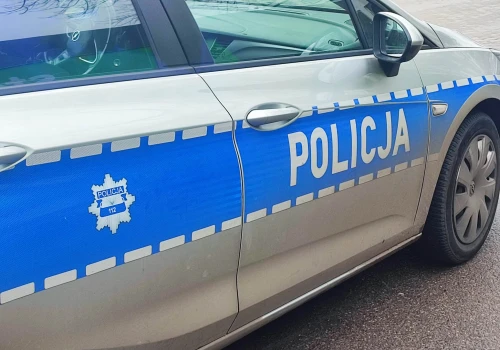 15-latek miał publikować zdjęcia w masce i zapowiadać pozbawienie życia innych osób. Policja zabezpieczyła jego telefo