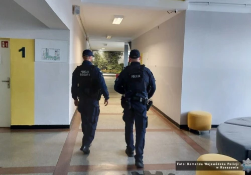 Policja po atakach w szkołach: Apelujemy o zachowanie spokoju, niepowielanie niesprawdzonych doniesień i korzystanie z wiarygodnych źródeł informacji