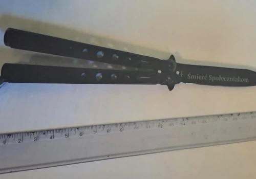 Ataki nożowników w polskich szkołach. Policja zatrzymała 10 osób, trwają masowe kontrole