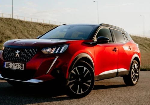 Peugeot 2008 II (2019–) – typowe usterki i awarie. Czy silnik 1.2 PureTech z paskiem rozrządu w oleju to mina?