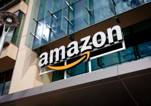 Amazon znów zwalnia pracowników. Obowiązki przejmie AI