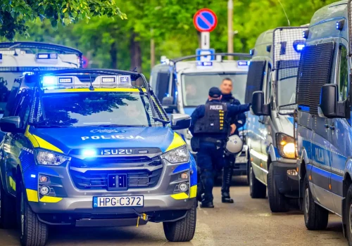 W plecaku był ładunek wybuchowy. Dziewięć zarzutów po ataku w szkole w Ostrołęce. 19-latkowi grozi dożywocie