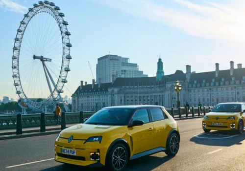 Brytyjczycy przesiadają się do Renault 5. Oddają nawet Porsche i Mustangi