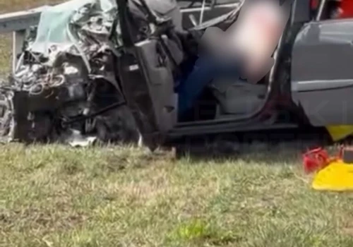 Śmiertelny wypadek na autostradzie A2. Osobówka zmiażdżona po zderzeniu z ciężarówką