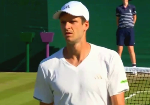 Tenis: Hubert Hurkacz pokonał Novaka Djokovicia! Wielki triumf Polaka w Szanghaju