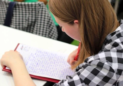 Jak zapisać się na studia administracja w Łodzi? Rekrutacja online w AHE dla mieszkańców Piotrkowa i regionu