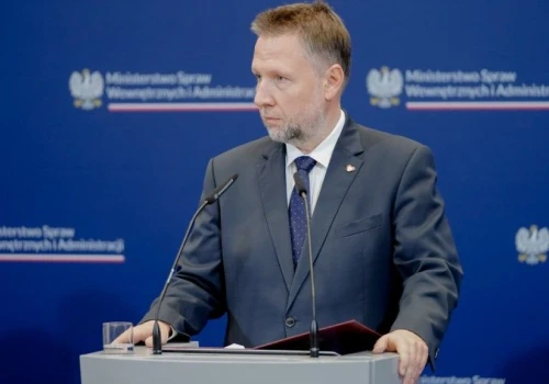 Służby we wszystkich szkołach w Polsce. Zaangażowano 24 tys. policjantów
