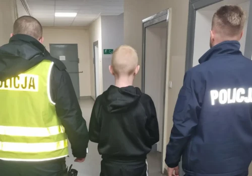 Pisali o ataku maczetami i chwalili się bronią. Bezmyślny „wybryk” uczniów z Biskupca i Olsztynka