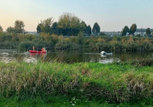 Policjant z Konina usłyszał zarzut. Był poza służbą, gdy wywróciła się łódź