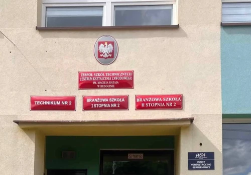 „Będzie grubo”. Mówił, że ma broń, wszedł na teren szkoły w Rusocinie