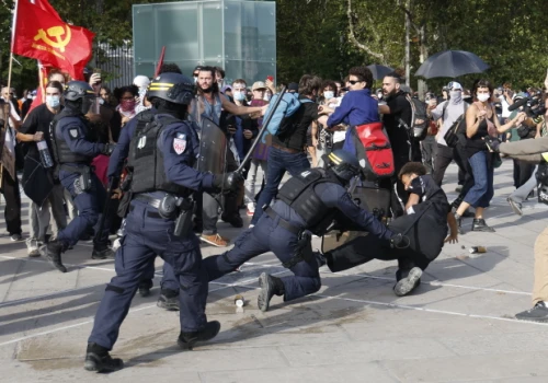Od początku protestów licealistów we Francji zatrzymanych zostało 6877 osób, z których 86 proc. to osoby niepełnoletnie