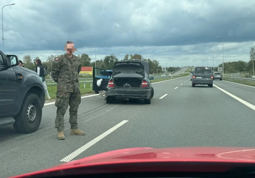 Zderzenie na S-1 w Dankowicach. Młoda kobieta za kierownicą BMW. W tle m.in. narkotyki