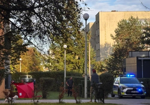 Dramat na os. Beskidzkim. Nie żyje nastoletnia dziewczyna, która spadła z wysokości