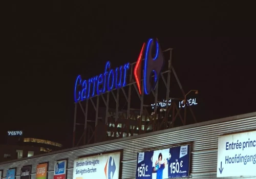 Carrefour sprzedaje 35 sklepów za 290 mln euro. Jest jeden warunek