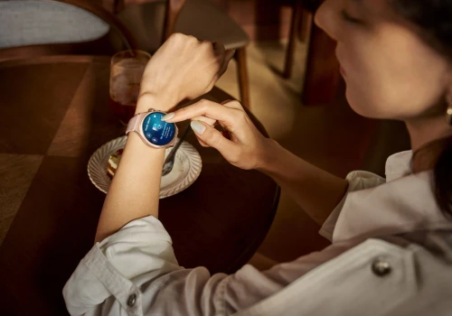 Tytan, ekran 3500 nitów i nurek do 40 metrów. Premiera serii Huawei Watch 6 w Polsce