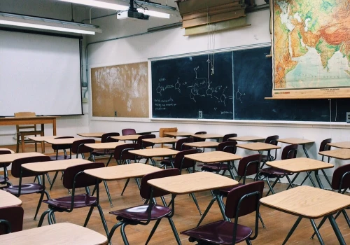 MEN szykuje zmiany w szkołach. Nowe szkolenia mają przygotować uczniów na ataki