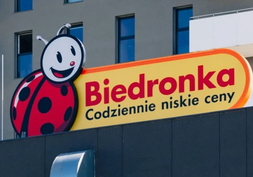 Promocje w Biedronce tylko w sobotę. Hity za 1 zł i 1+1 gratis, ale jest haczyk