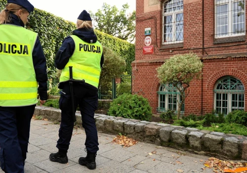 Akcja policji w polskich szkołach po atakach. Sądy zdecydowały ws. nastolatków