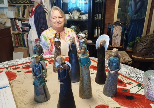 Z gliny tworzy anioły, kobiety i niezwykłe głowy. Ceramiczna pasja Miry Sabatowicz