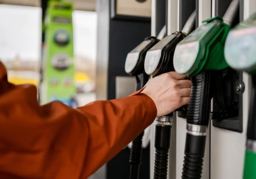 Bariera znów przekroczona. W weekend tankujemy drożej