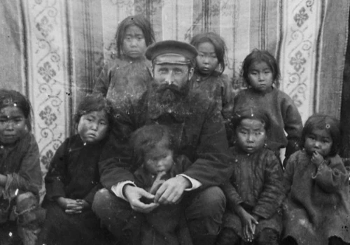 Polak, który ocalił pamięć o rdzennym narodzie Japonii. Niezwykła historia Bronisława Piłsudskiego i Ajnów