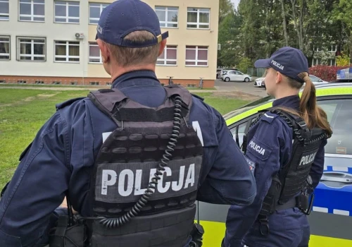 Groźby nastolatków w sieci. 76 zatrzymanych i blisko 50 tys. skontrolowanych placówek