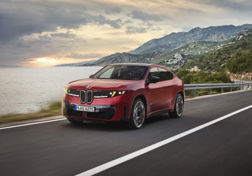 Nowości BMW na prąd. Nowy SUV-coupe i mocniejsze iX3