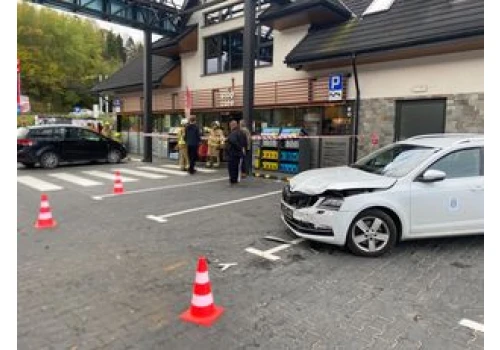 Groźny incydent na Podhalu. Niszczy samochody na stacjach benzynowych